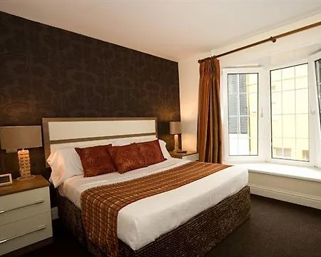 The White Lady 2* Kinsale