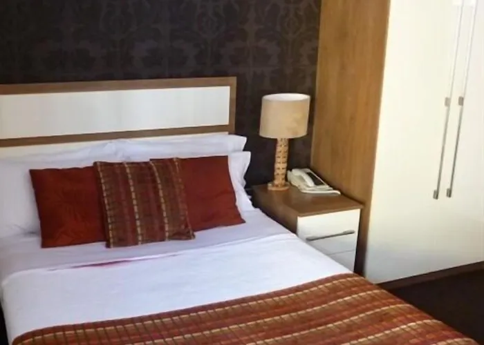 The White Lady 2* Kinsale