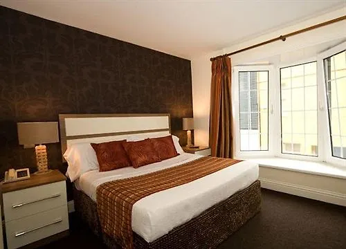 The White Lady 2* Kinsale